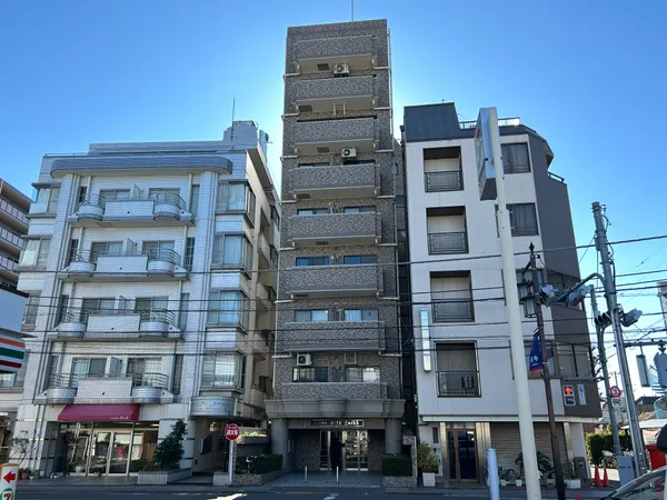 【外観】商業施設が立ち並ぶ府中駅まで徒歩9分