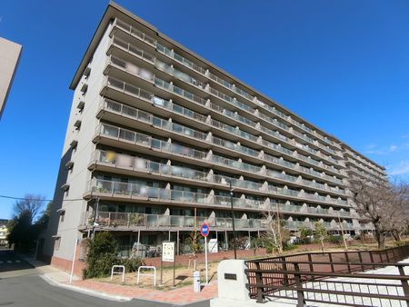 石神井川沿いにある耐震基準適合証明書取得済みのマンション。