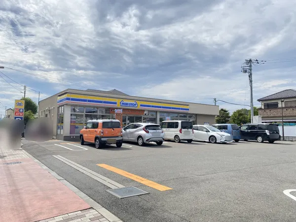 徒歩8分。