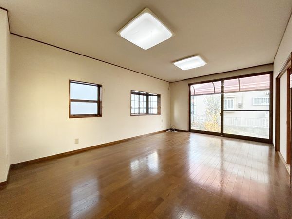 東村山市青葉町1丁目戸建 リビング