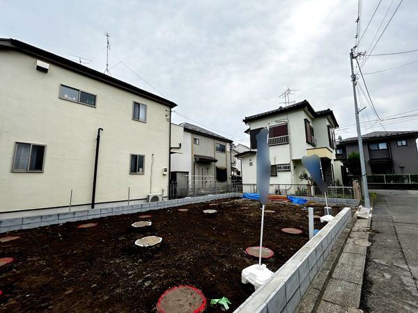 前面道路含む外観