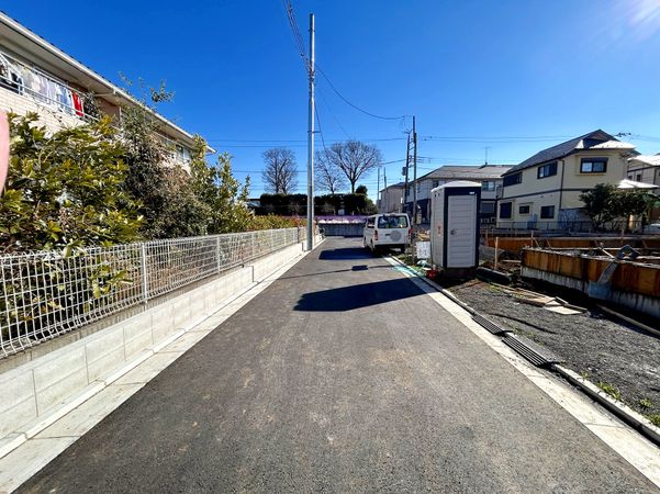 東村山市恩多町3丁目 新築戸建B号棟 前面道路含む外観