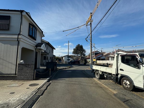 東大和市芋窪4丁目【新築2号棟】 前面道路含む外観 東大和市芋窪4丁目【新築2号棟】 前面道路含む外観
