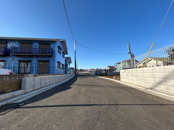東村山市廻田町2丁目 新築戸建6号棟 前面道路含む外観 東村山市廻田町2丁目 新築戸建6号棟 前面道路含む外観