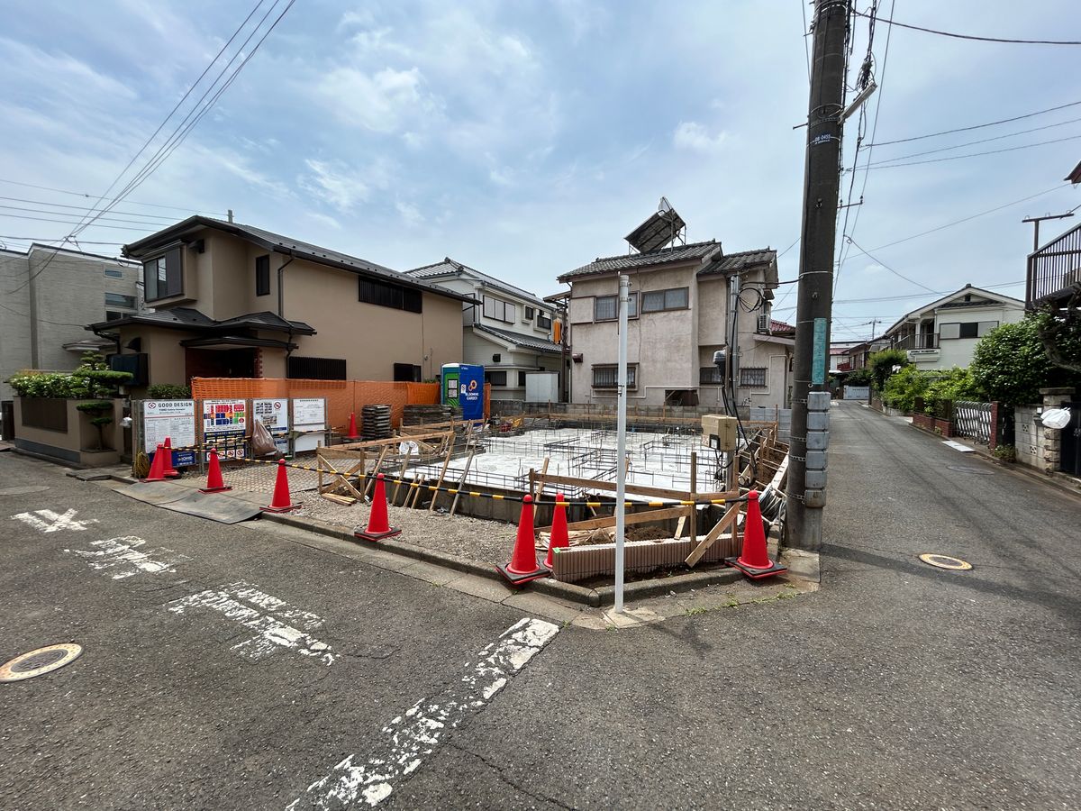 前面道路含む外観
