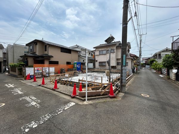 前面道路含む外観