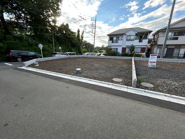 前面道路含む外観