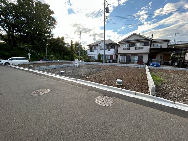 前面道路含む外観