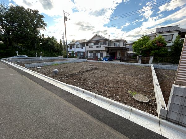 前面道路含む外観