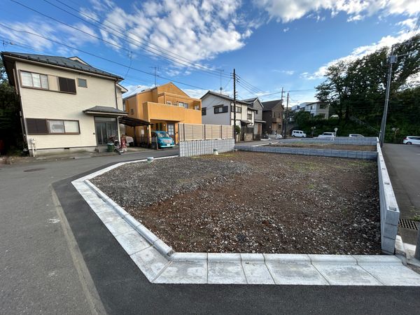 前面道路含む外観