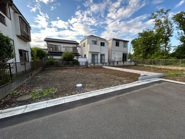 東村山市多摩湖町2丁目 新築戸建5号棟 前面道路含む外観 東村山市多摩湖町2丁目 新築戸建5号棟 前面道路含む外観
