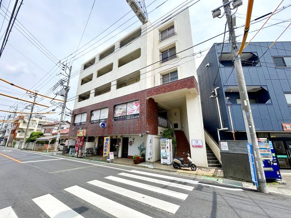 東村山小糸ビル 前面道路含む外観 東村山小糸ビル 前面道路含む外観