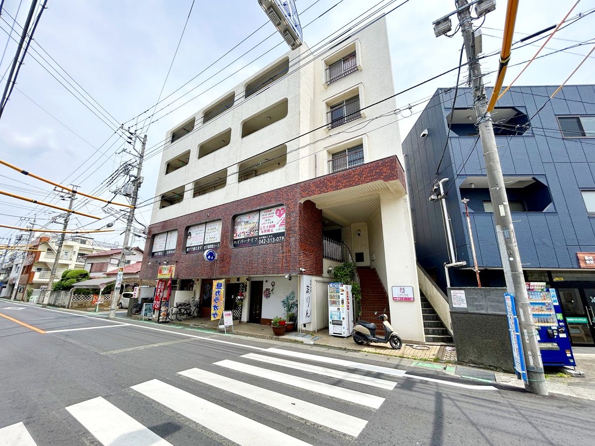 東村山小糸ビル 前面道路含む外観 前面道路含む外観