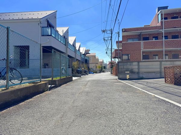 前面道路含む外観
