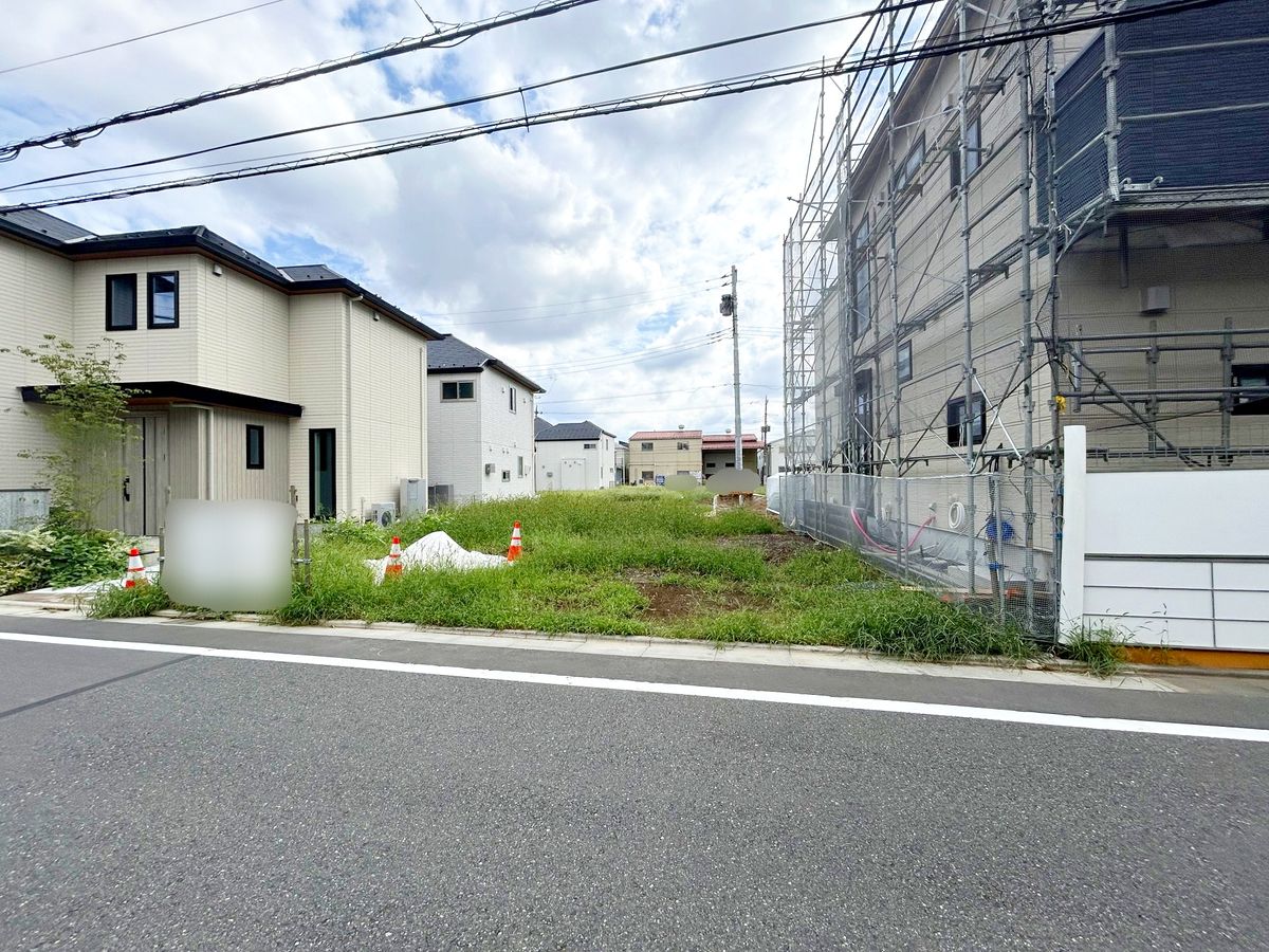 前面道路含む外観