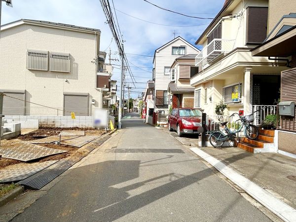 前面道路含む外観
