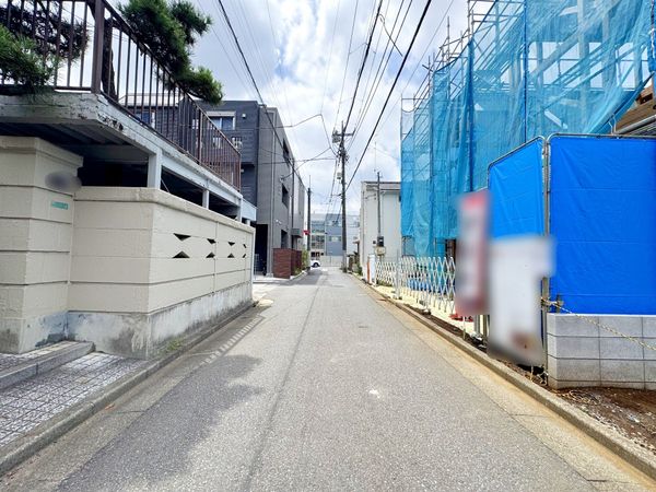 前面道路含む外観
