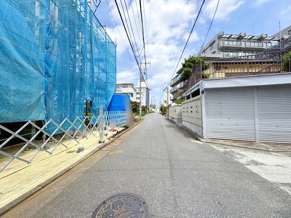 前面道路含む外観