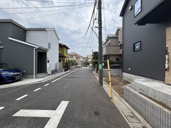 前面道路含む外観