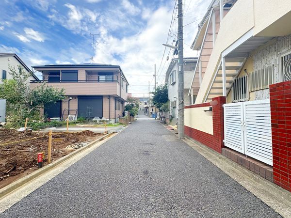 前面道路含む外観