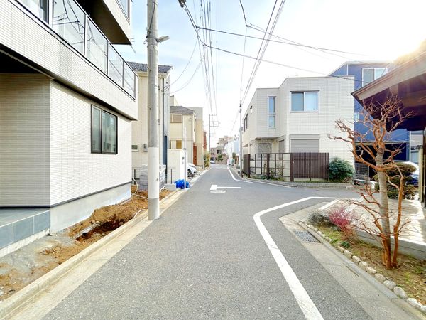練馬区中村2丁目 新築戸建 B号棟 前面道路含む外観