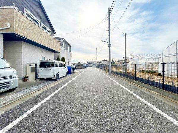 練馬区土支田1丁目 戸建 前面道路含む外観 練馬区土支田1丁目 戸建 前面道路含む外観