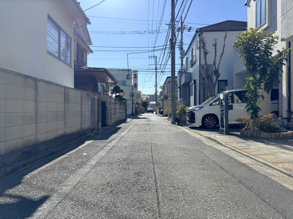 ◆前面道路：東側幅員約４．０m公道に面す。辺は平坦な道路ですので、徒歩や自転車、ベビーカーでの移動が便利です。