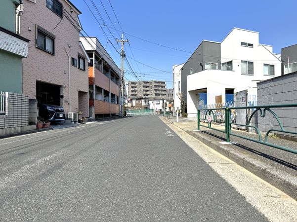 練馬区石神井町8丁目 新築戸建 1号棟 前面道路含む外観 練馬区石神井町8丁目 新築戸建 1号棟 前面道路含む外観