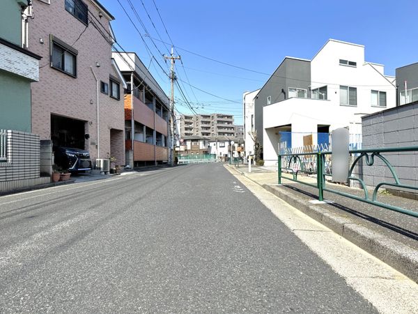 練馬区石神井町8丁目 新築戸建 2号棟 前面道路含む外観 練馬区石神井町8丁目 新築戸建 2号棟 前面道路含む外観