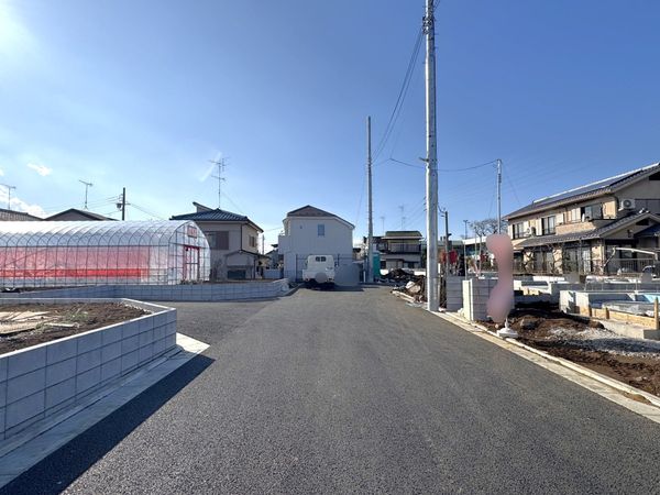 練馬区大泉町2丁目 新築戸建 1号棟 前面道路含む外観 練馬区大泉町2丁目 新築戸建 1号棟 前面道路含む外観