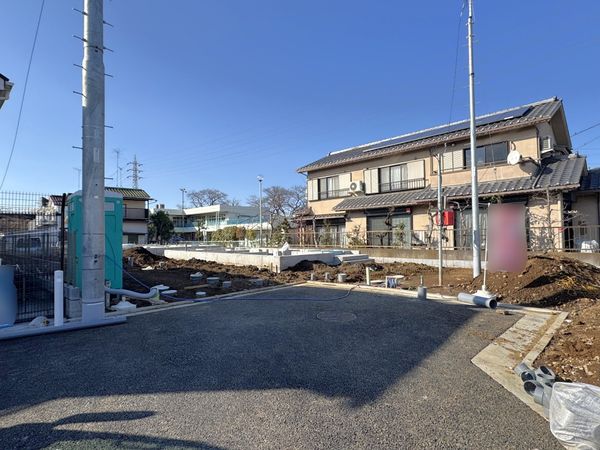 練馬区大泉町2丁目 新築戸建 4号棟 前面道路含む外観 練馬区大泉町2丁目 新築戸建 4号棟 前面道路含む外観