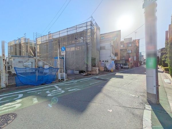 練馬区下石神井1丁目新築戸建 1号棟 前面道路含む外観 練馬区下石神井1丁目新築戸建 1号棟 前面道路含む外観