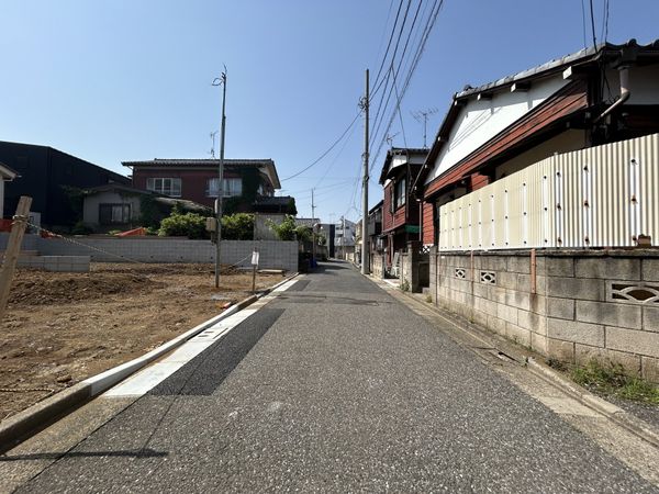 前面道路含む外観