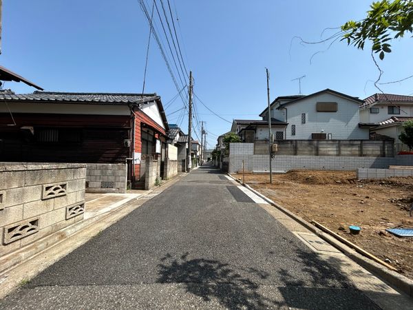 前面道路含む外観