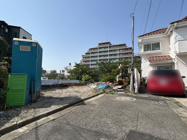 前面道路含む外観