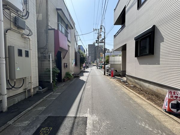 前面道路含む外観