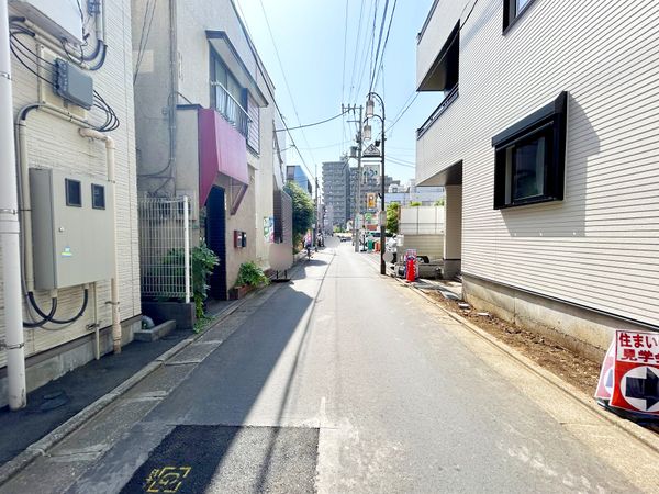 練馬区貫井3丁目 新築戸建 1号棟 前面道路含む外観 練馬区貫井3丁目 新築戸建 1号棟 前面道路含む外観