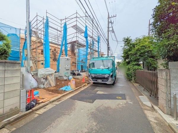 前面道路含む外観