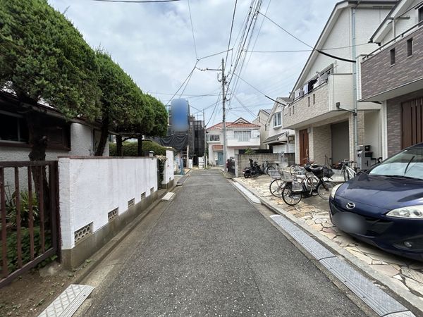 前面道路含む外観