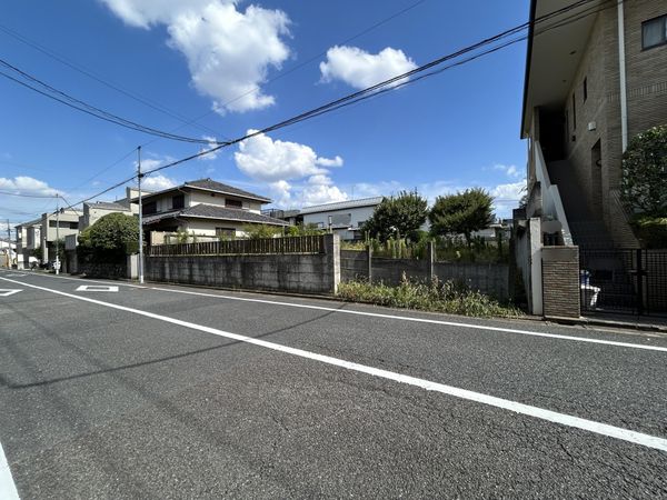 前面道路含む外観