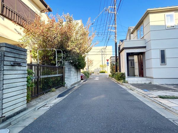 前面道路含む外観