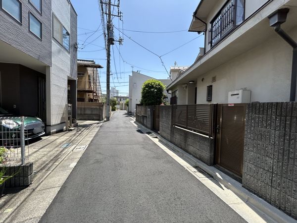 前面道路含む外観