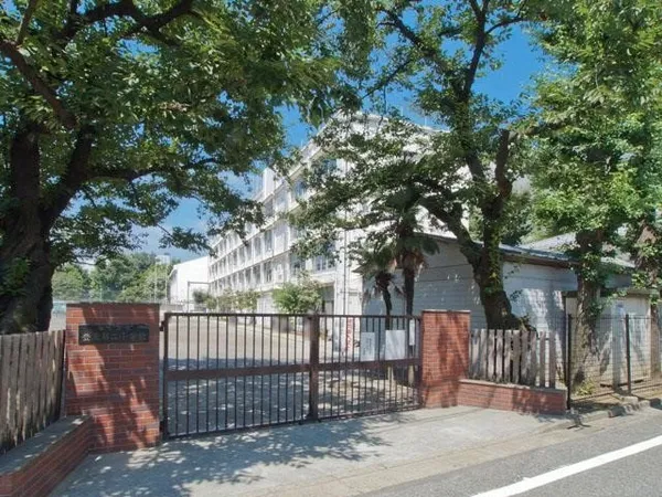 徒歩4分。