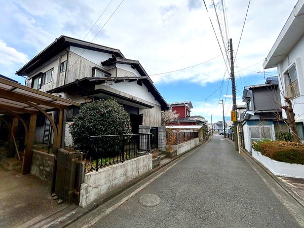 横浜市戸塚区深谷町古家付土地 前面道路含む外観 横浜市戸塚区深谷町古家付土地 前面道路含む外観