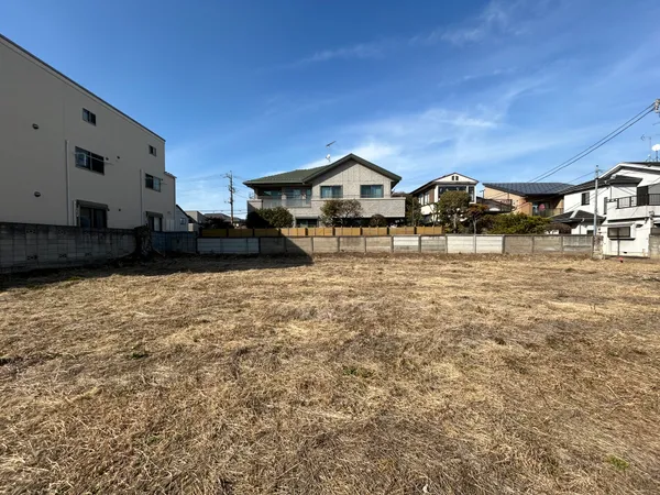 建築条件付売地ではございません。