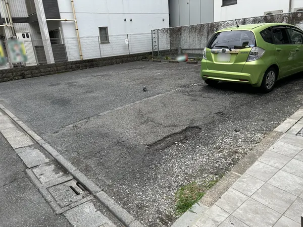 建築条件付売地ではございません。