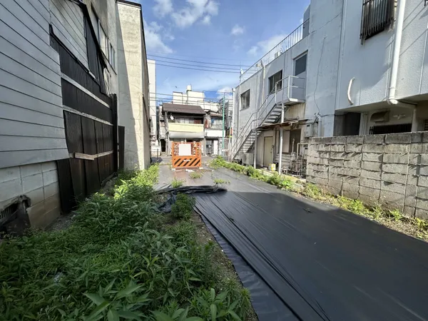 スーパーなど買い物施設が近く利便性の高い立地です。