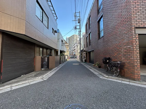 前面道路含む外観