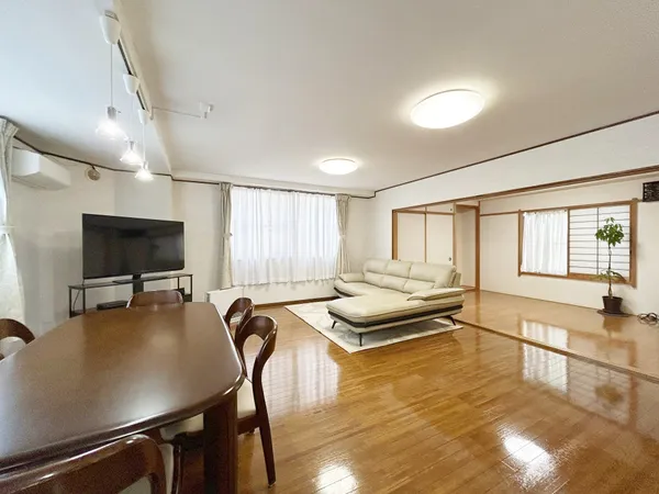 LDKは約20帖とゆったりくつろげる空間