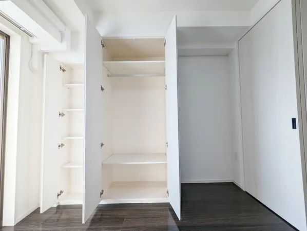 充実のシステム収納が設置されています。